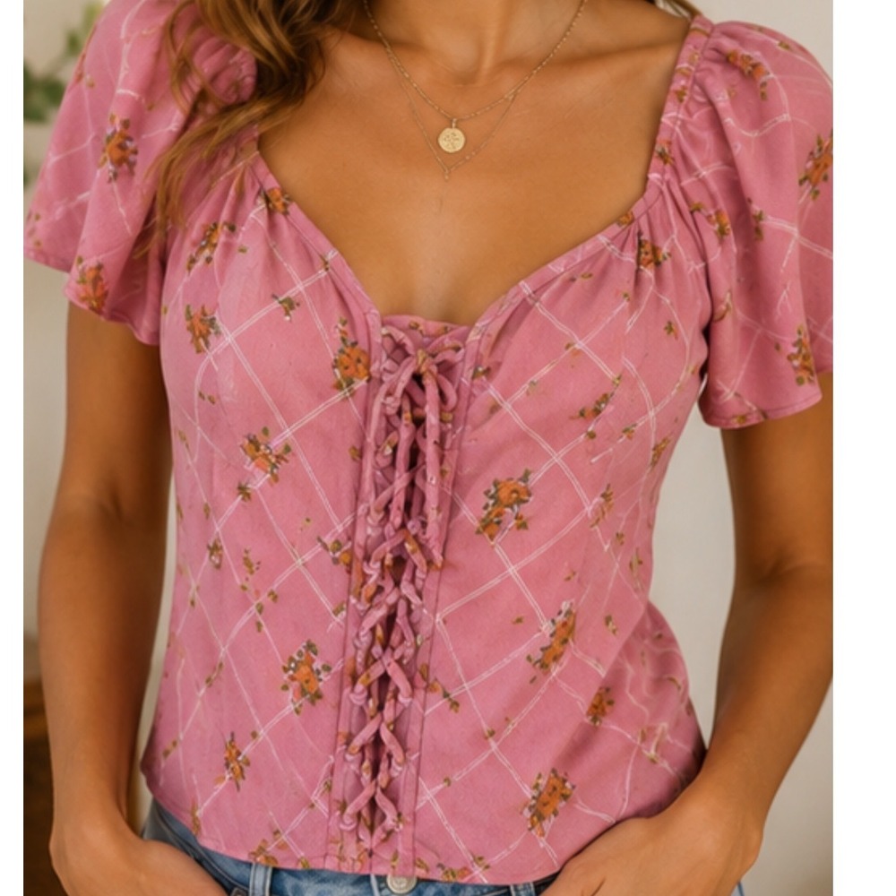 SO Goods For Lifeโ Pink Floral Grid Lace Up Flutter Sleeve Smocked Tiny Top Crop